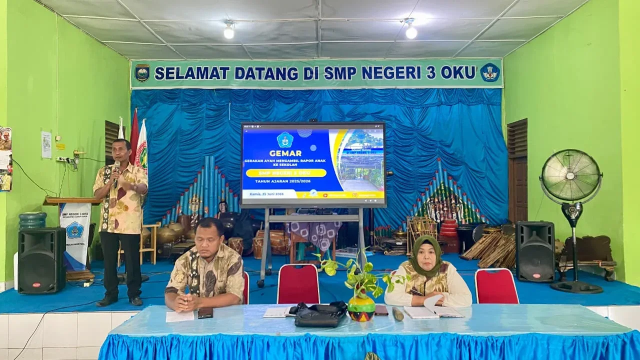 Sukseskan Gerakan Ayah Mengambil Rapor (GEMAR), Wali Murid Pria Padati SMPN 3 OKU